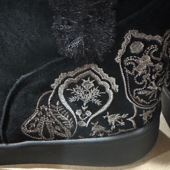 Johnny Was Black Suede Winter Boots with Plush Trim - Picture 3 of 9